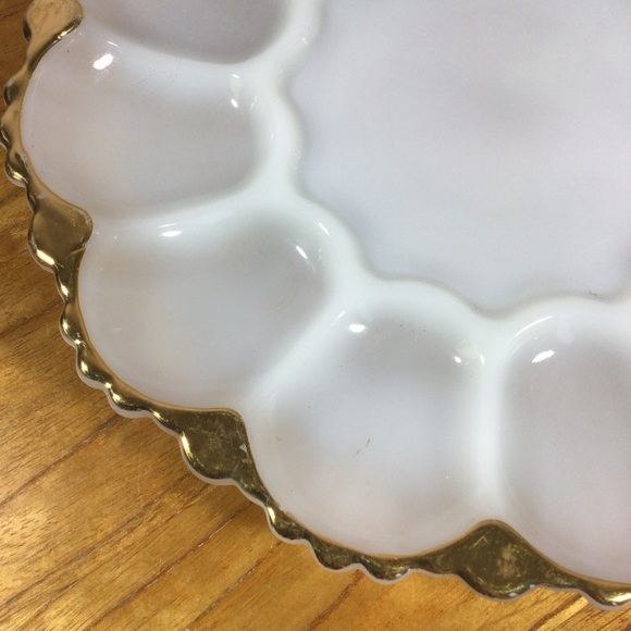 Vintage Anchor Hocking Milk Glass Deviled Egg Platter with Gold Gilt - Picture 4 of 5